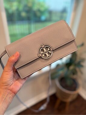 Tory Burch Pebbled Leather Crossbody Wallet On Strap in Light Gray